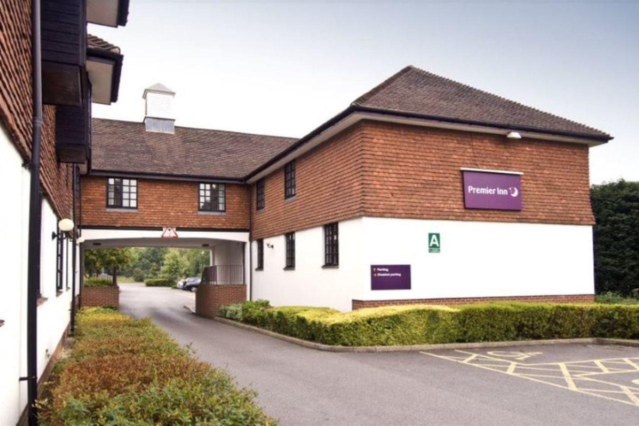 Premier Inn Redhill Reigate Exterior photo