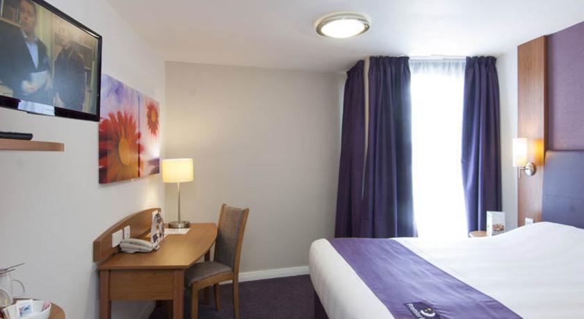 Premier Inn Redhill Reigate Room photo