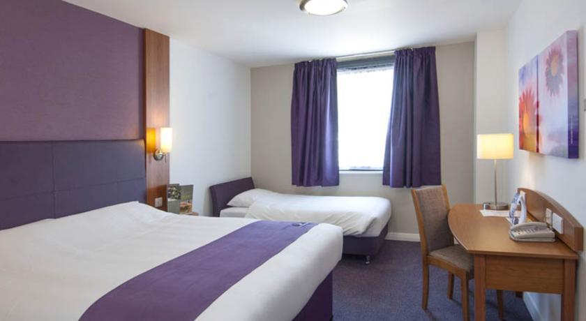 Premier Inn Redhill Reigate Room photo