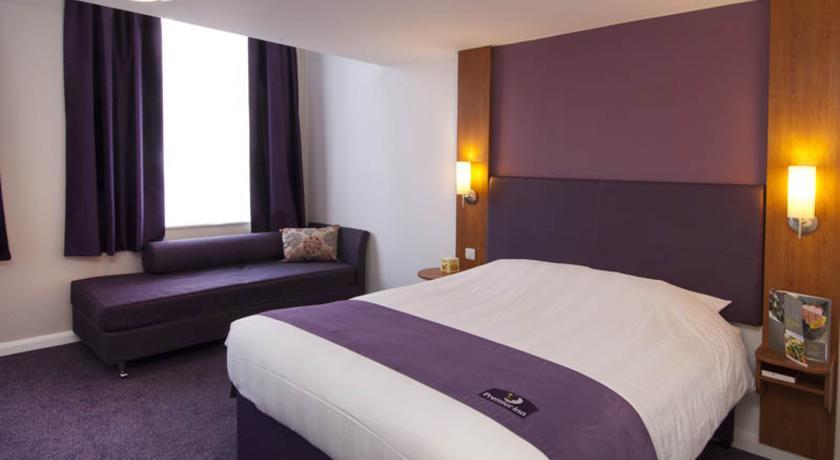 Premier Inn Redhill Reigate Room photo