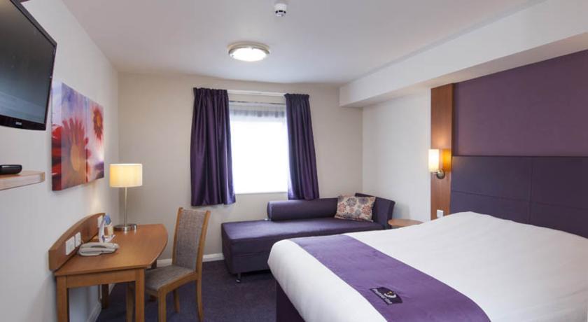 Premier Inn Redhill Reigate Room photo