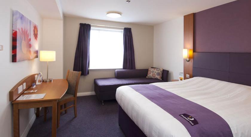 Premier Inn Redhill Reigate Room photo