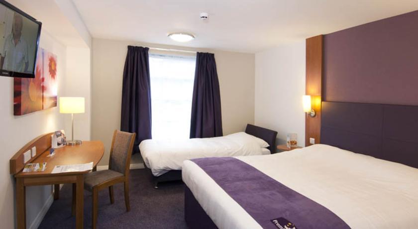 Premier Inn Redhill Reigate Room photo