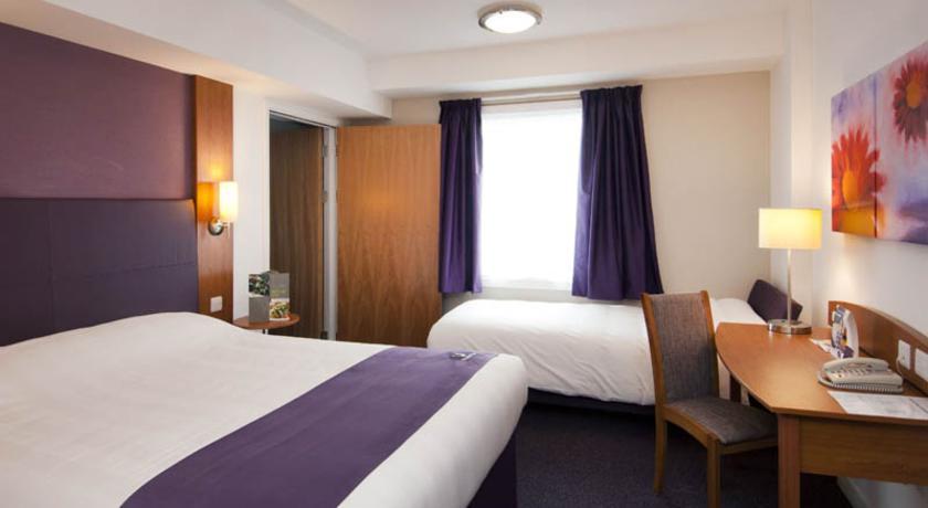 Premier Inn Redhill Reigate Room photo