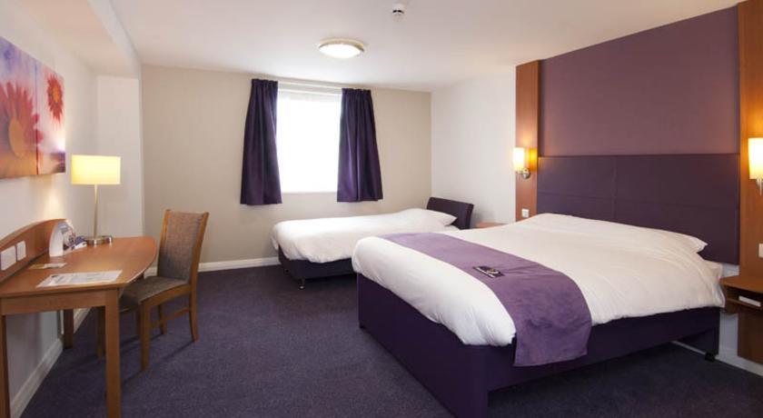 Premier Inn Redhill Reigate Room photo