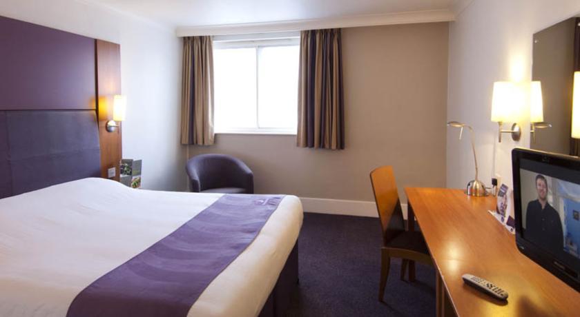 Premier Inn Redhill Reigate Room photo