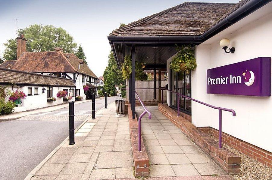 Premier Inn Redhill Reigate Exterior photo