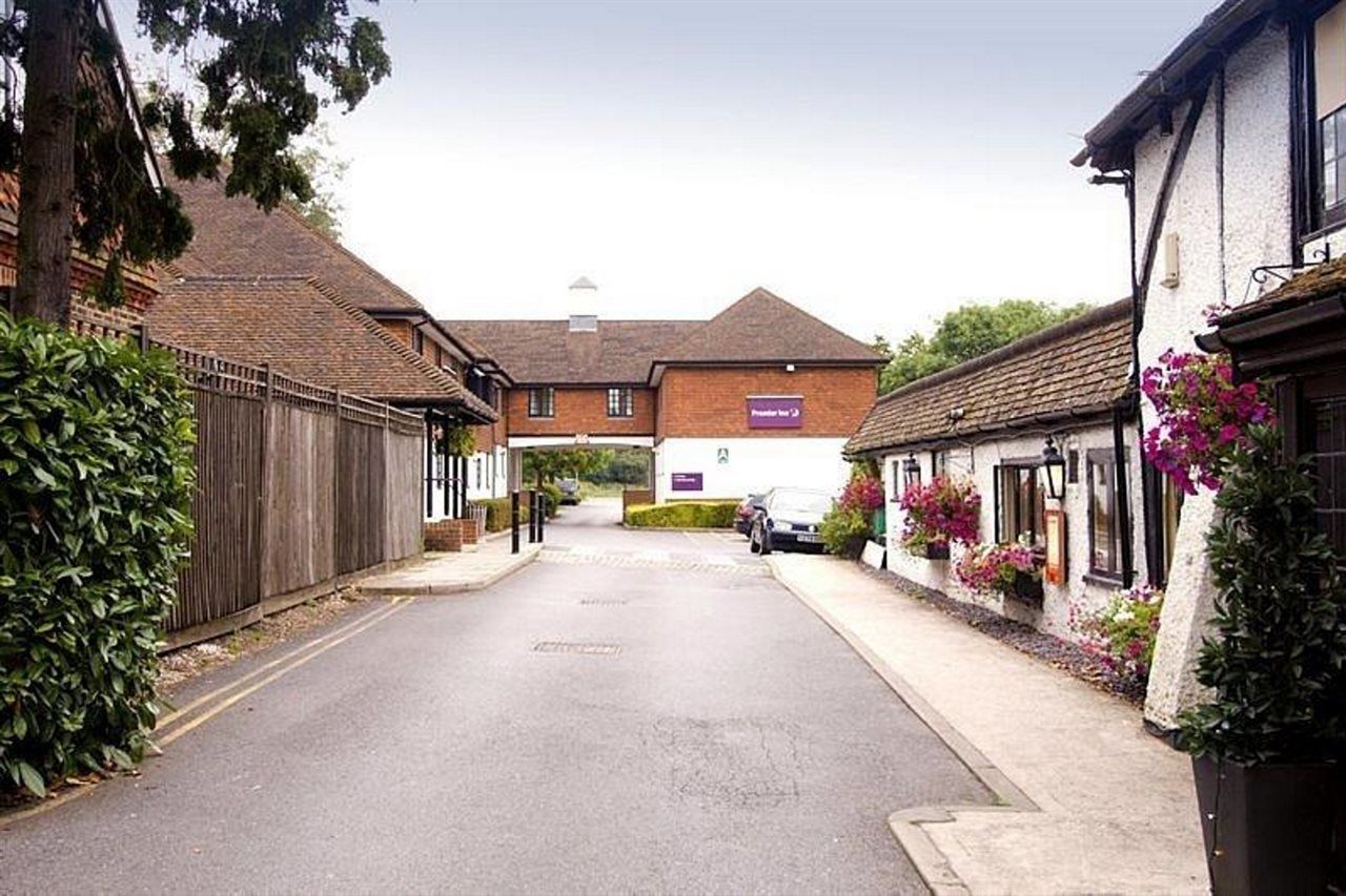 Premier Inn Redhill Reigate Exterior photo