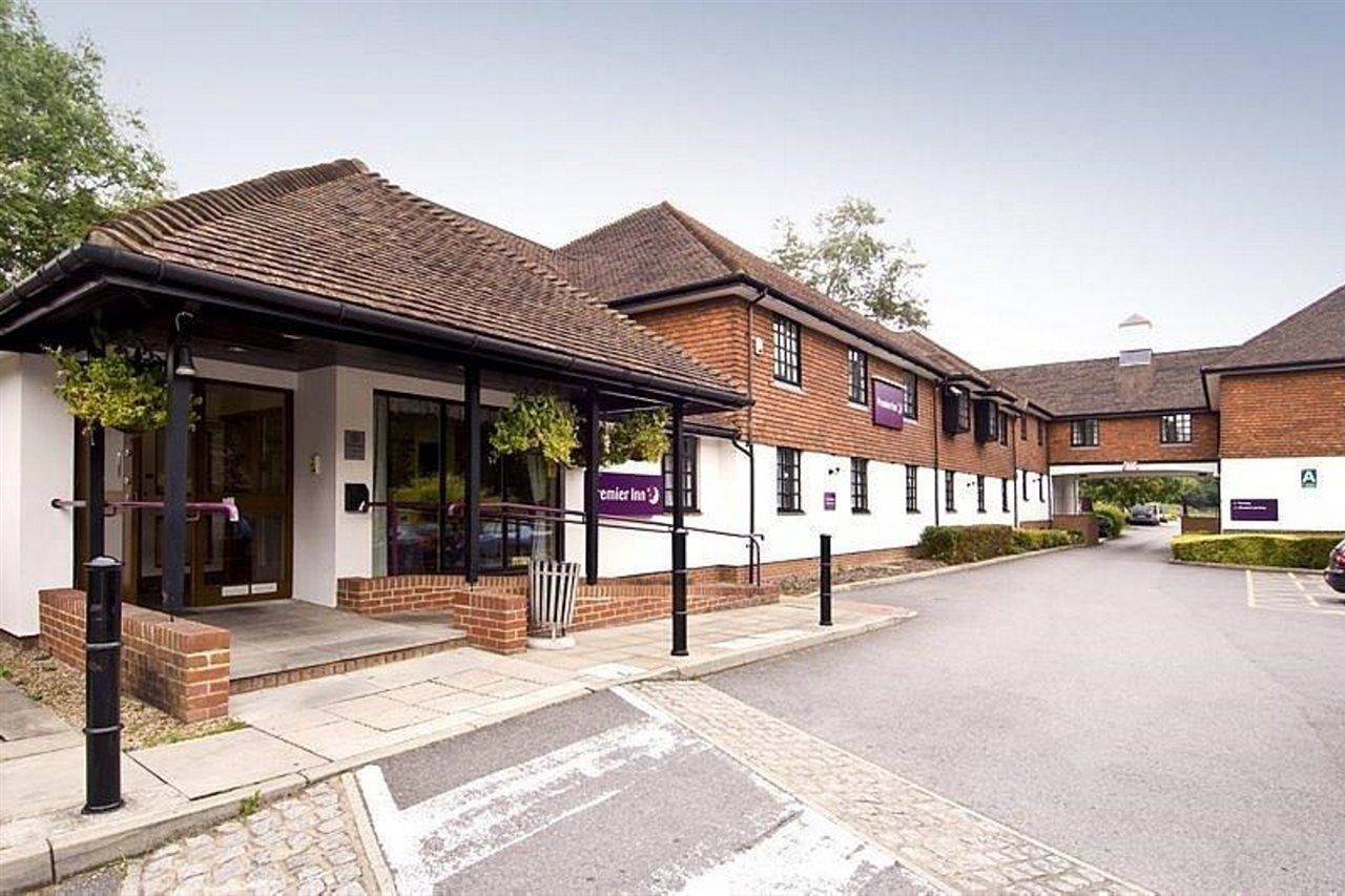 Premier Inn Redhill Reigate Exterior photo